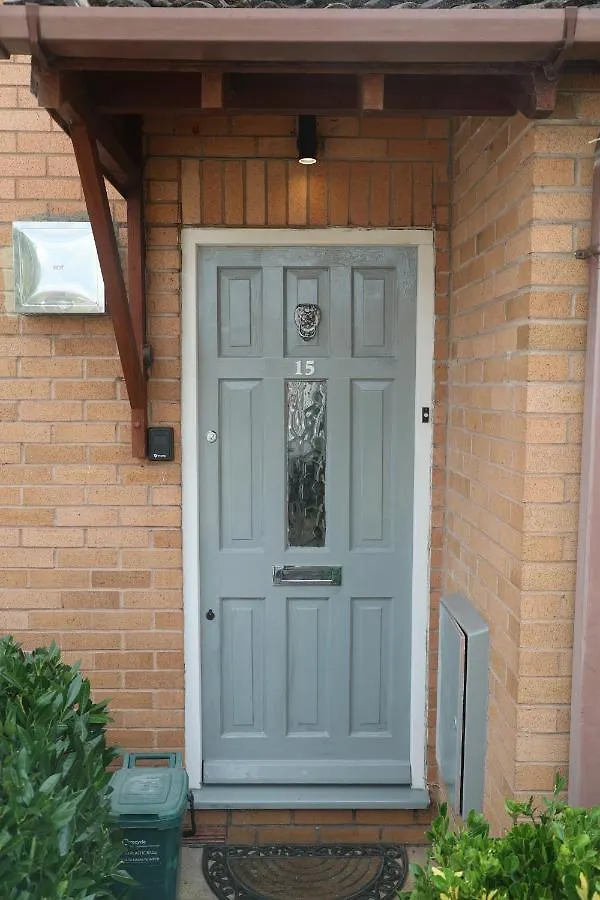 Luxe Cosy&Spacious 2 Bed House - Super Fast Wi-Fi & Private Parking Near Glo Airport & Cheltenham Racecourse Churchdown