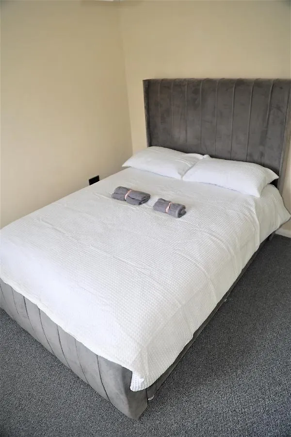 Luxe Cosy&Spacious 2 Bed House - Super Fast Wi-Fi & Private Parking Near Glo Airport & Cheltenham Racecourse Churchdown United Kingdom